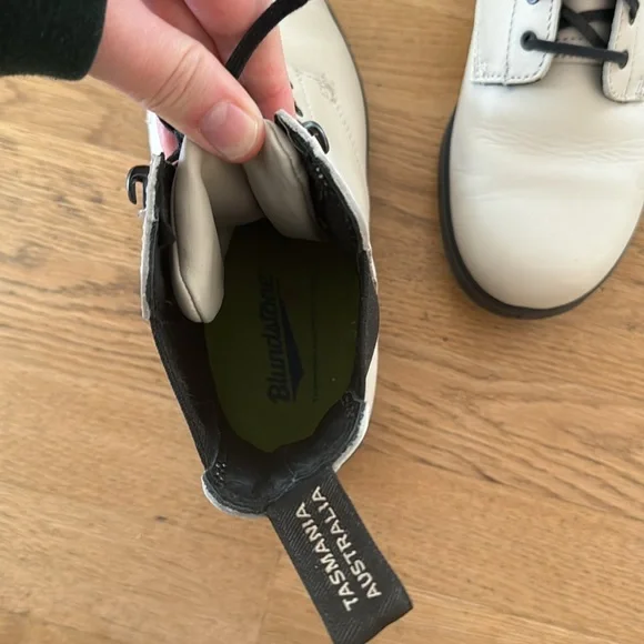 Blundstone white combat boots. Pull on style. Women’s size 9. Like new. - Picture 6 of 11